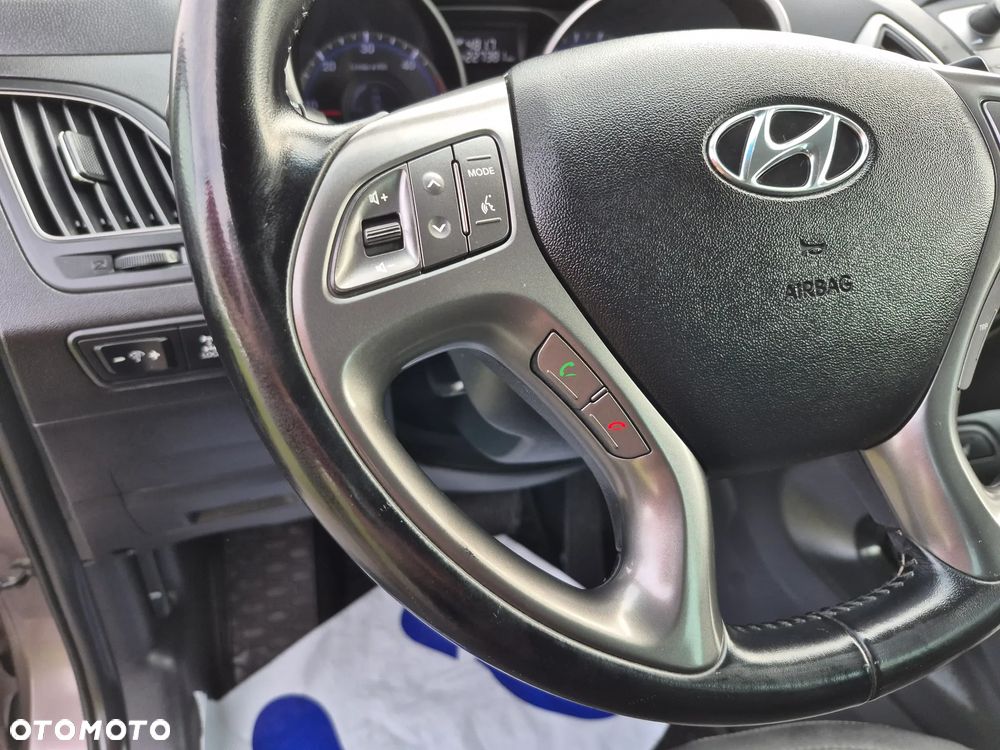 Hyundai ix35 2.0 CRDi 4WD Automatik Fifa World Cup Gold Edition - 19