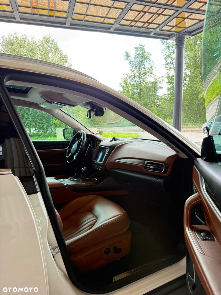 Maserati Levante Essence - 8