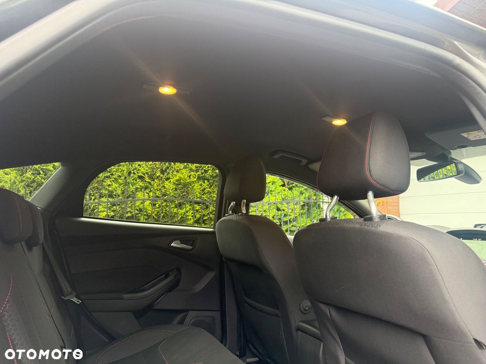 Ford Focus 1.5 EcoBoost ST-Line - 12