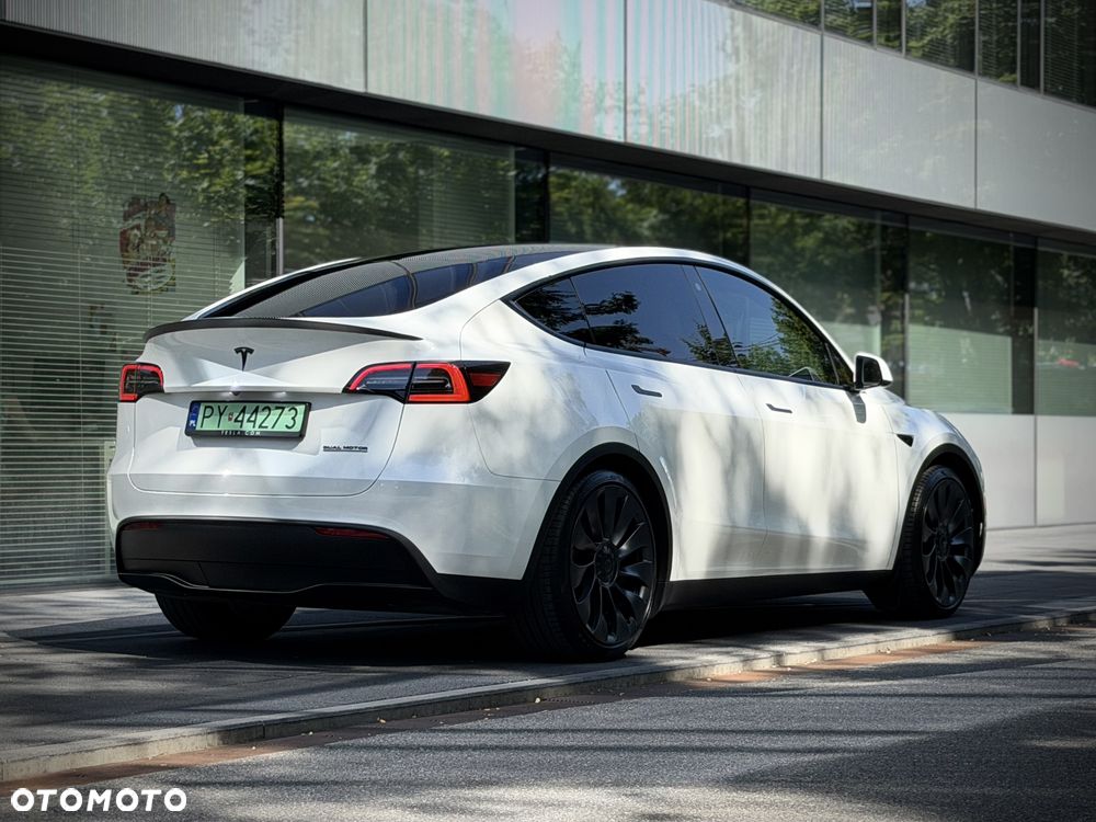 Tesla Model Y Performance AWD - 5