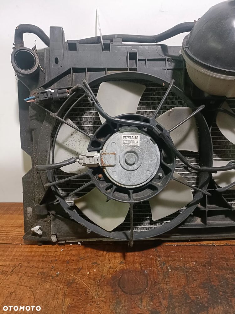 TOYOTA AVENSIS T25 03-09 r. 2,0 D4D CHŁODNICA WODY + wentylator 16363-0G060-A + - 7