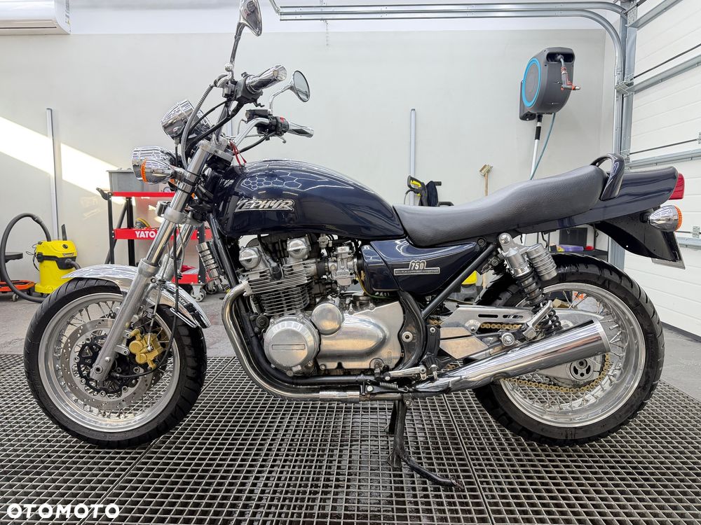 Kawasaki Zephyr - 1
