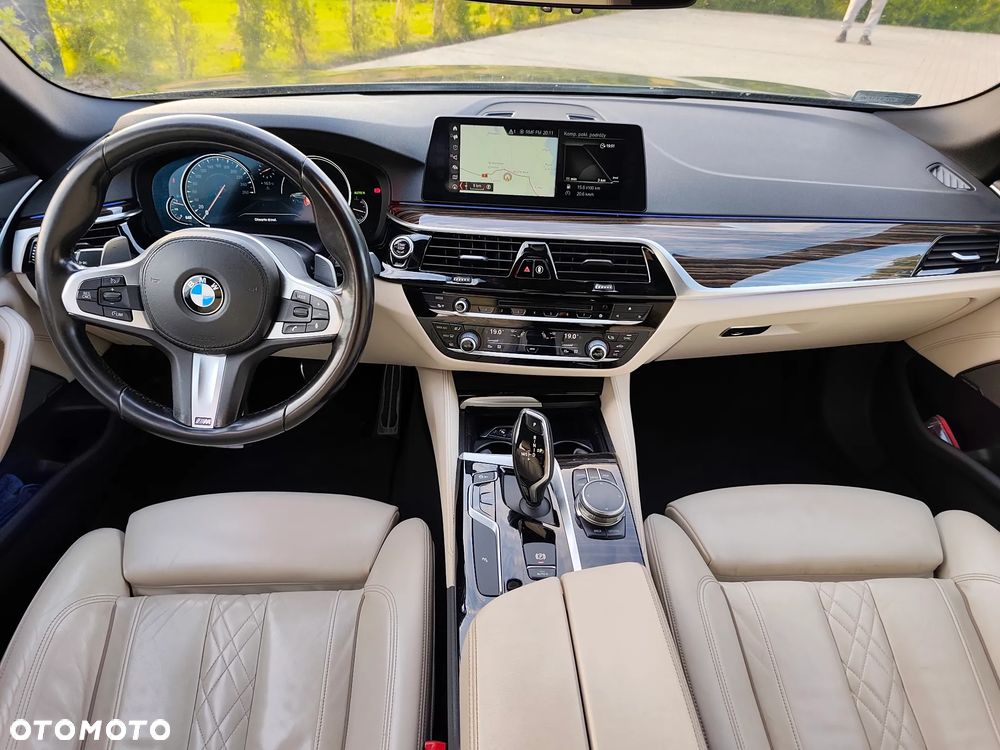 BMW Seria 5 530i xDrive - 14