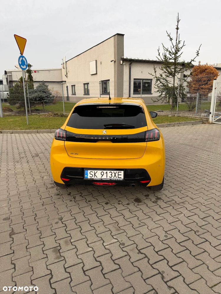 Peugeot 208 - 8