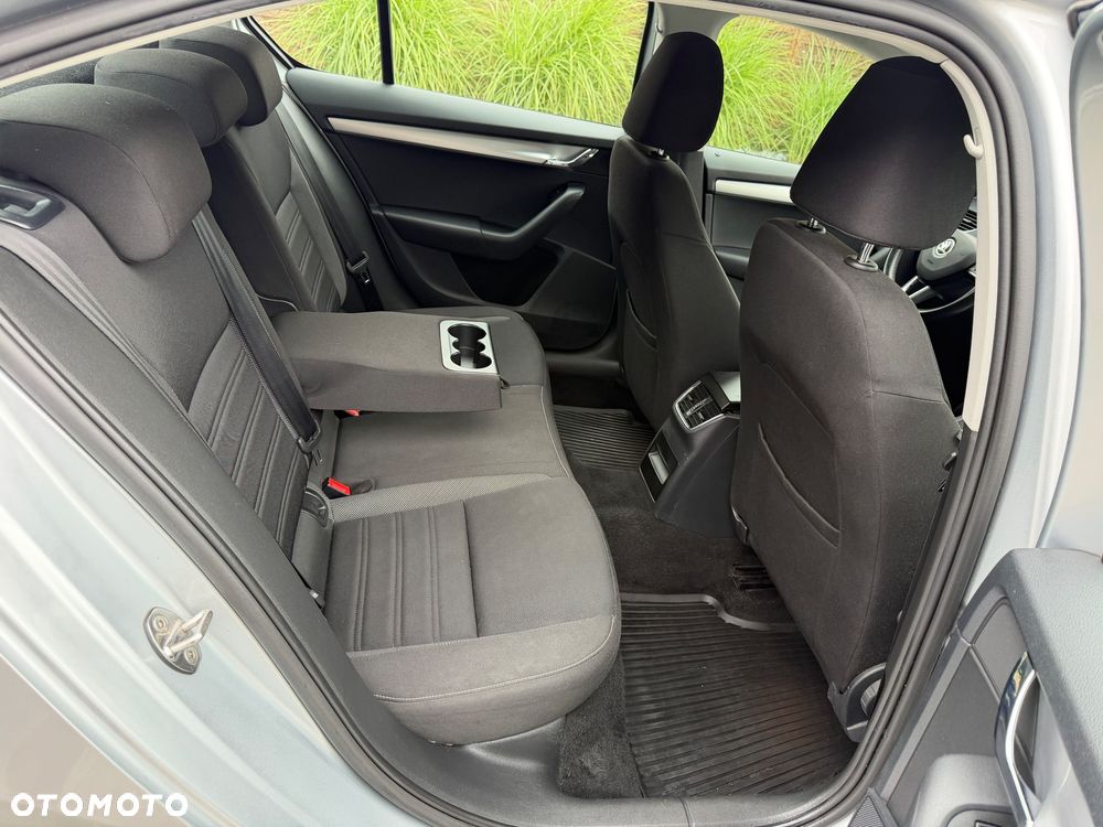 Skoda Octavia 2.0 TDI Ambition DSG - 35