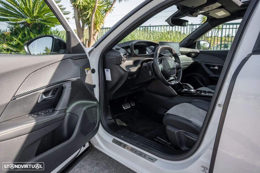 Peugeot e-2008 50 kWh GT - 21