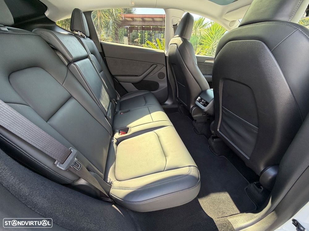 Tesla Model Y Long Range Dual Motor AWD - 12