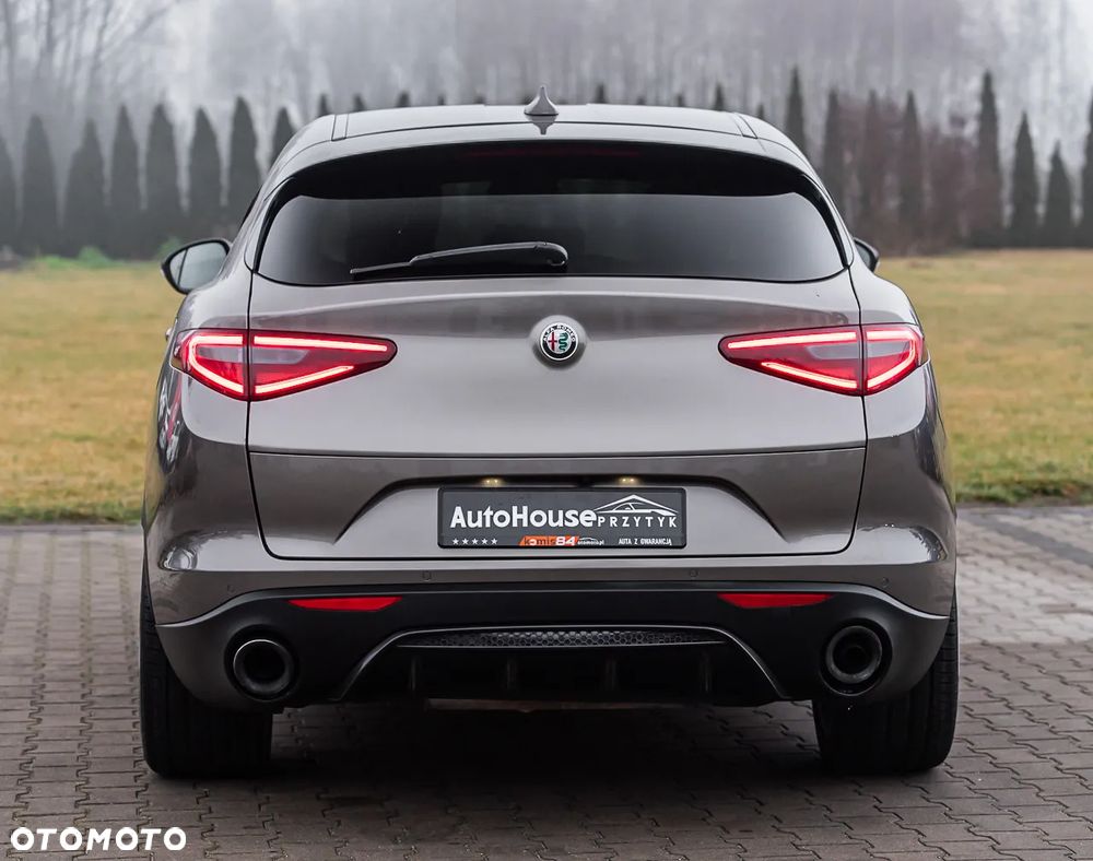 Alfa Romeo Stelvio 2.0 Turbo 16V AT8-Q4 First Edition - 9