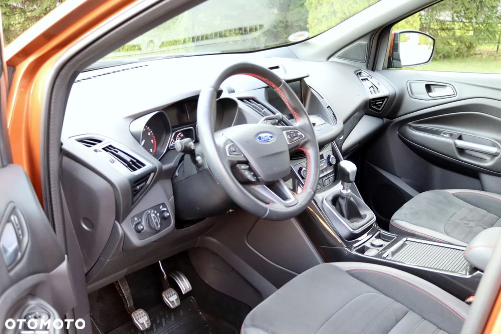 Ford Kuga 1.5 EcoBoost 2x4 ST-Line - 27