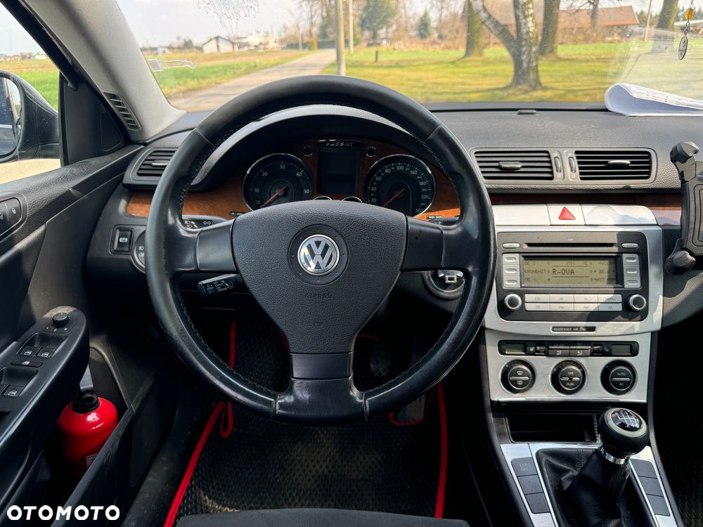 Volkswagen Passat 2.0 TDI Highline - 16