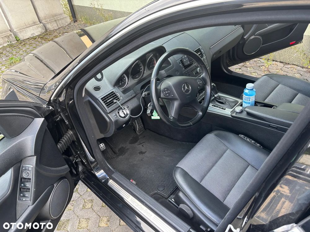 Mercedes-Benz Klasa C 180 CGI Automatik BlueEFFICIENCY Avantgarde - 11