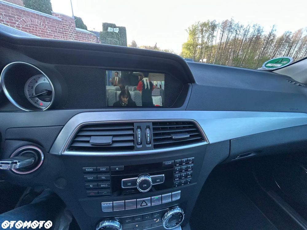 Mercedes-Benz Klasa C 180 BlueEFFICIENCY 7G-TRONIC Avantgarde - 33