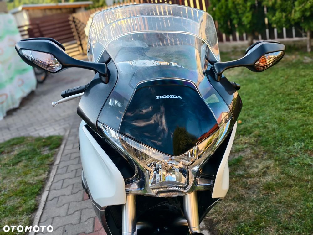 Honda VFR - 15
