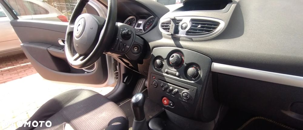 Renault Clio 1.2 16V Authentique - 8