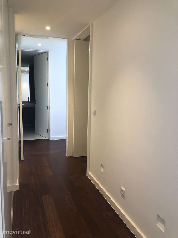 Apartamento T3 com varanda e piscina em Lisboa - Grande imagem: 4/19