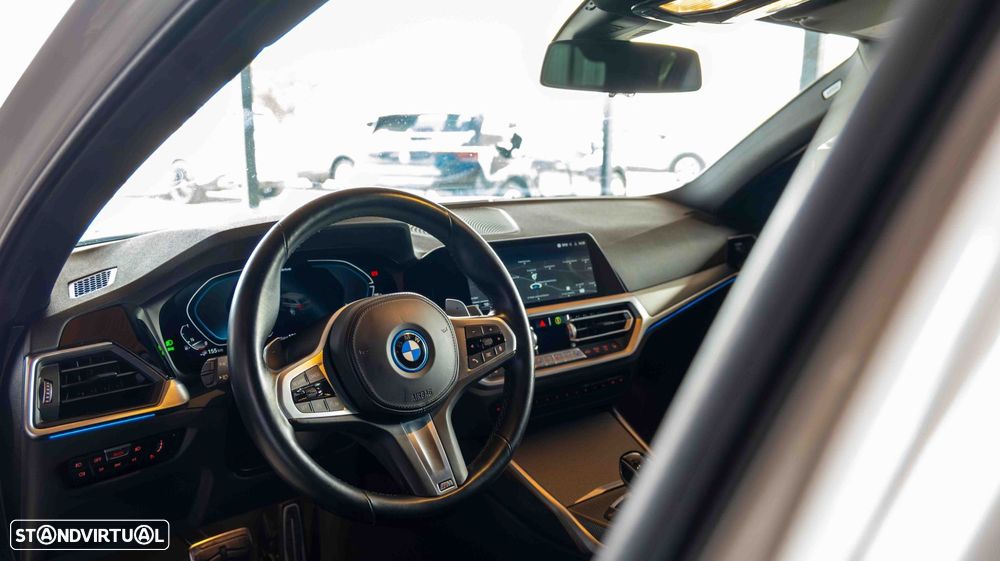 BMW 330 e Touring Pack Desportivo M Pro Auto - 18