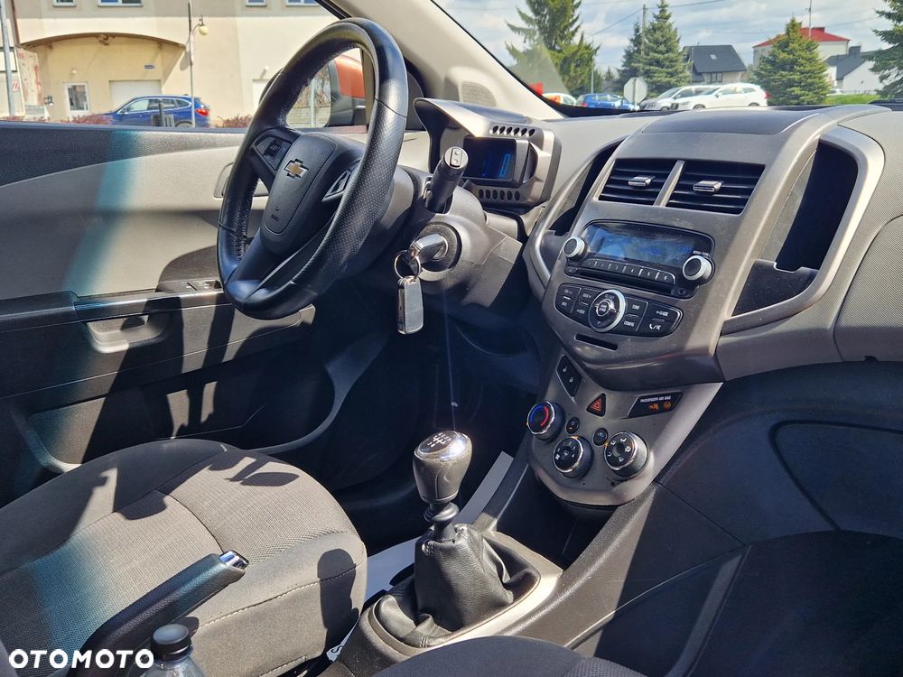 Chevrolet Aveo 1.4 LT - 10