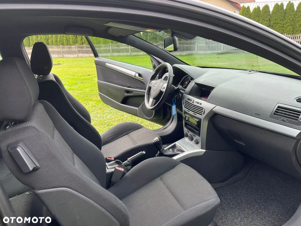 Opel Astra GTC 1.6 Sport - 25