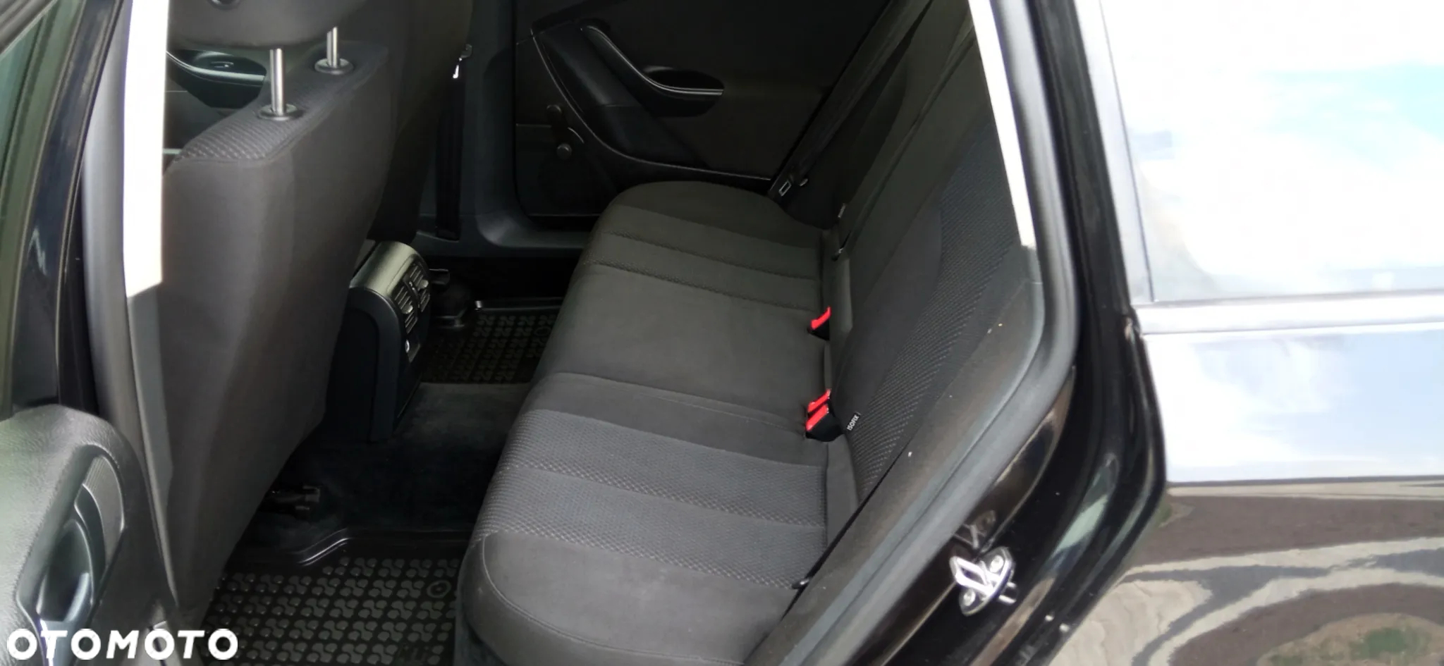 Volkswagen Passat 2.0 TDI DPF Trendline - 16