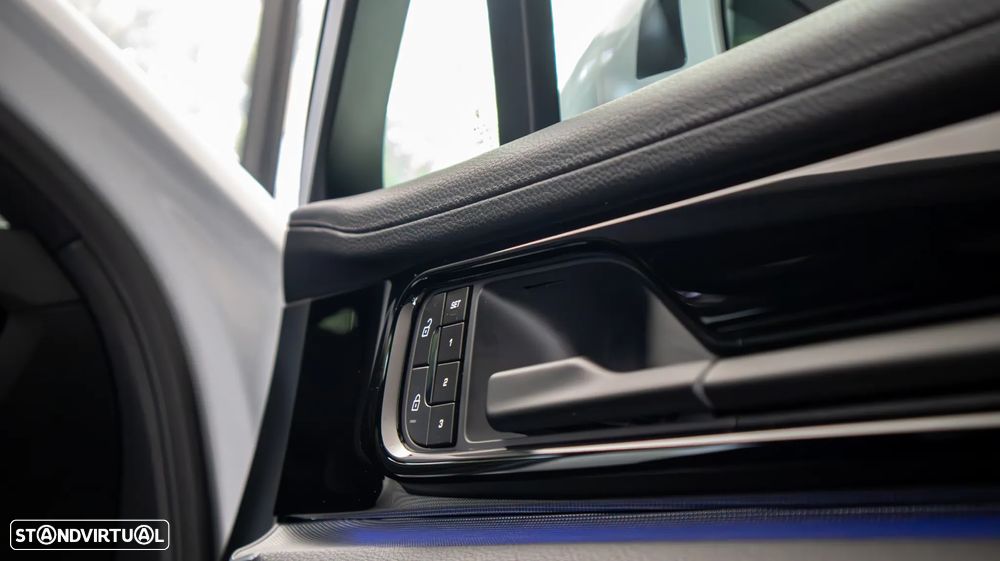 Porsche Panamera 4 E-Hybrid - 17