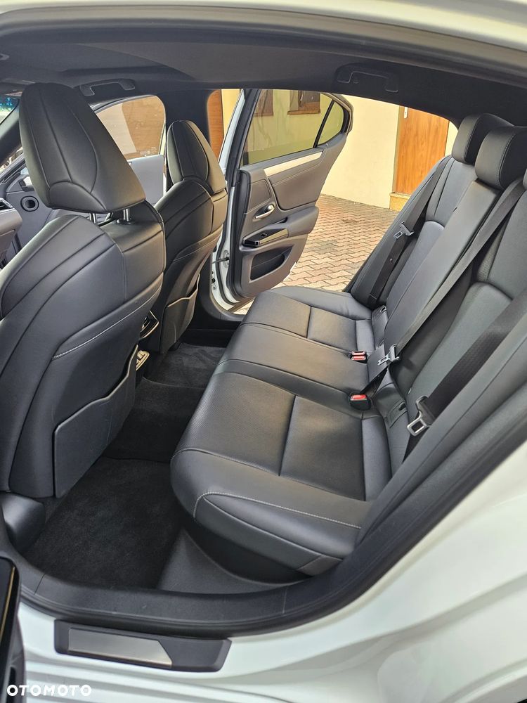 Lexus ES 300h F Sport Edition - 12