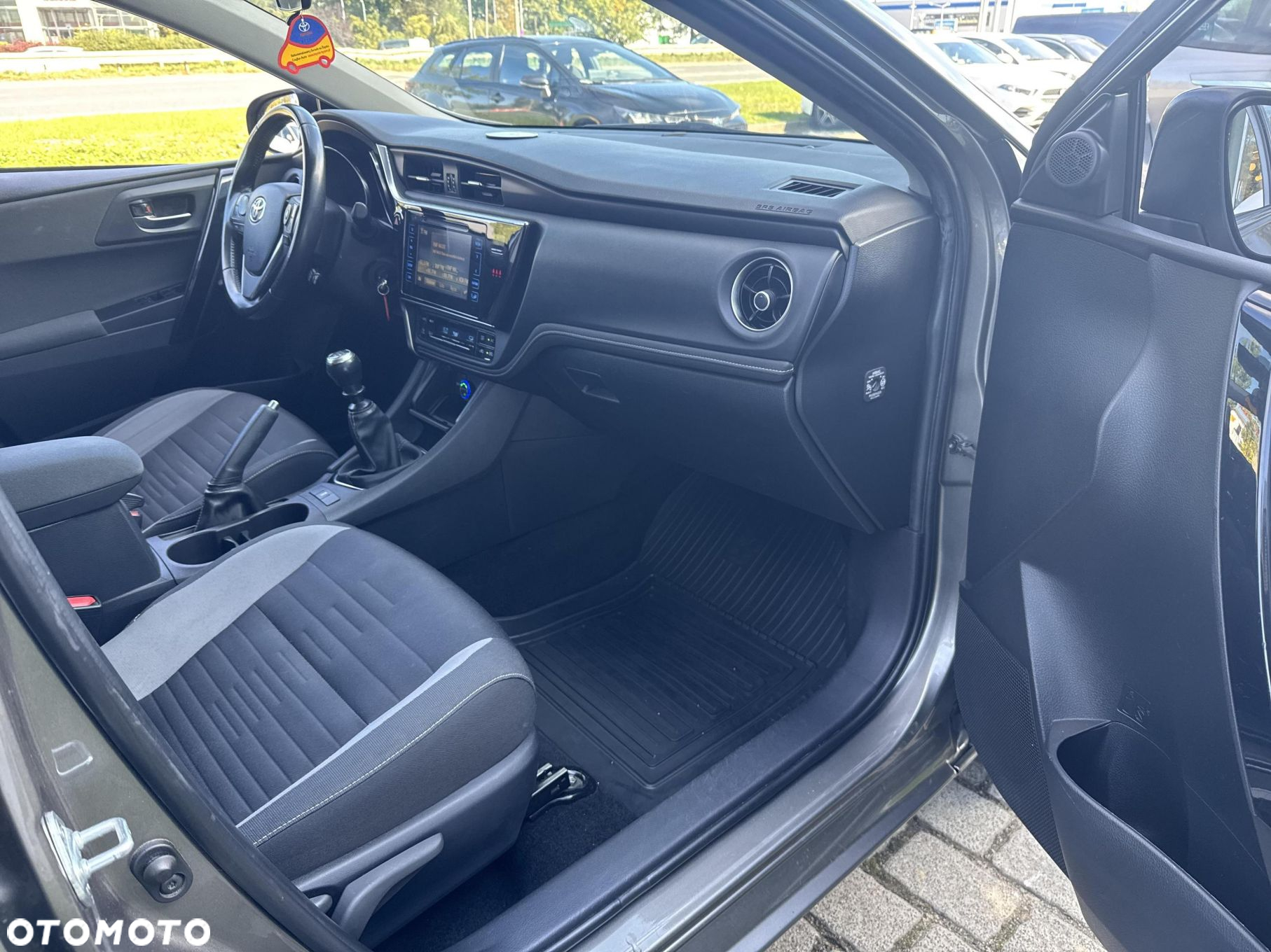 Toyota Auris 1.6 Premium Comfort - 21