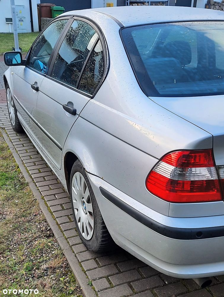 BMW Seria 3 318i - 4