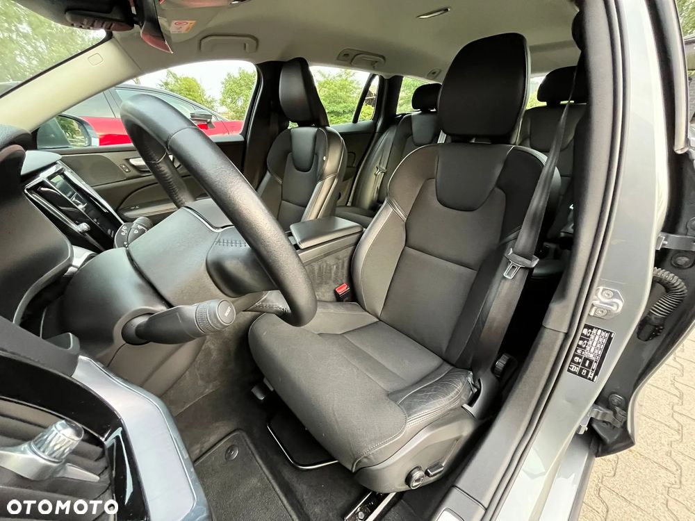 Volvo V60 D4 Momentum Pro - 13