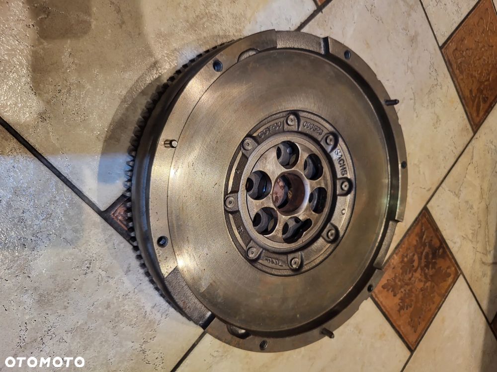 KOŁO DWUMASOWE SPRZĘGŁA OPEL SAAB UŻYWANE PRZEBIEG OKOŁO 5000 KM. 250mm, nr podwozia do B1999999  OPEL INSIGNIA A, INSIGNIA A COUNTRY; SAAB 9-5 2.0D 07.08-03.17 - 3