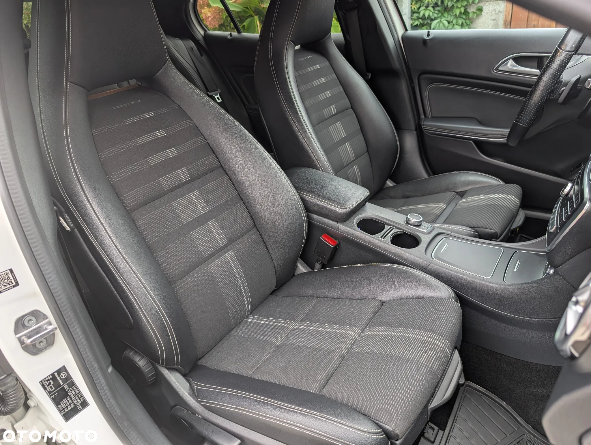 Mercedes-Benz GLA 200 7G-DCT - 24