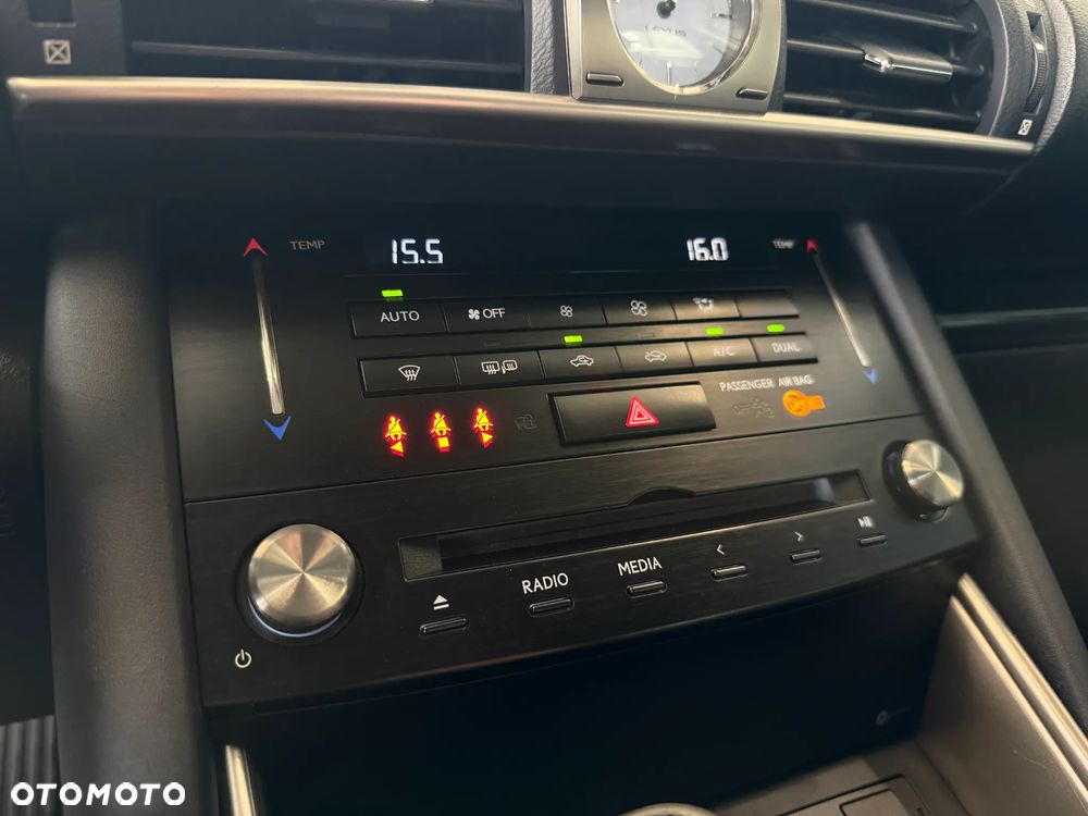 Lexus IS 200t Elegance - 23