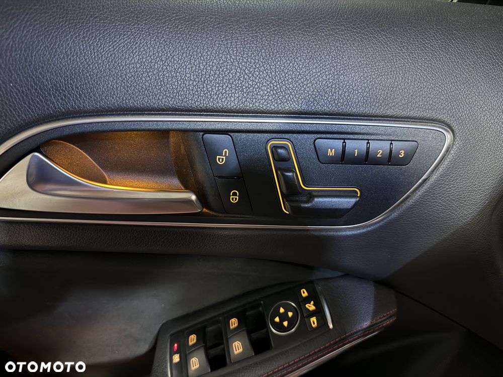 Mercedes-Benz GLA - 9