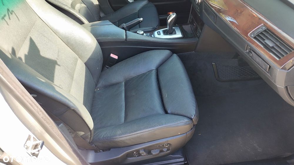 BMW Seria 5 550i - 7
