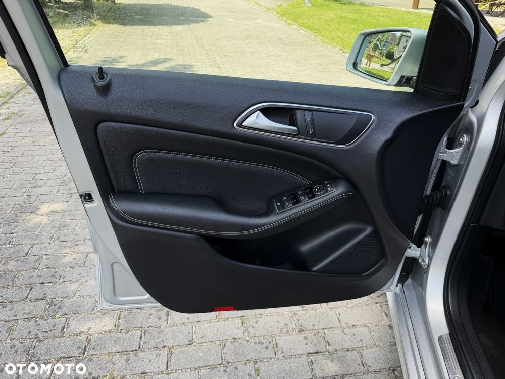 Mercedes-Benz Klasa B 180 CDI (BlueEFFICIENCY) - 33
