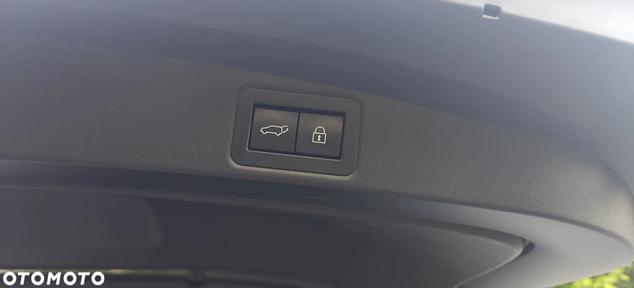 Toyota Corolla 2.0 Hybrid Executive - 26