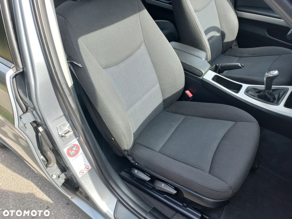 BMW Seria 3 318i Edition Exclusive - 26