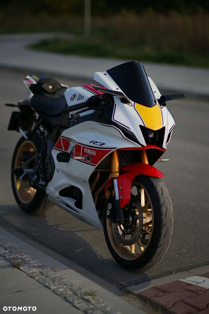 Yamaha R7