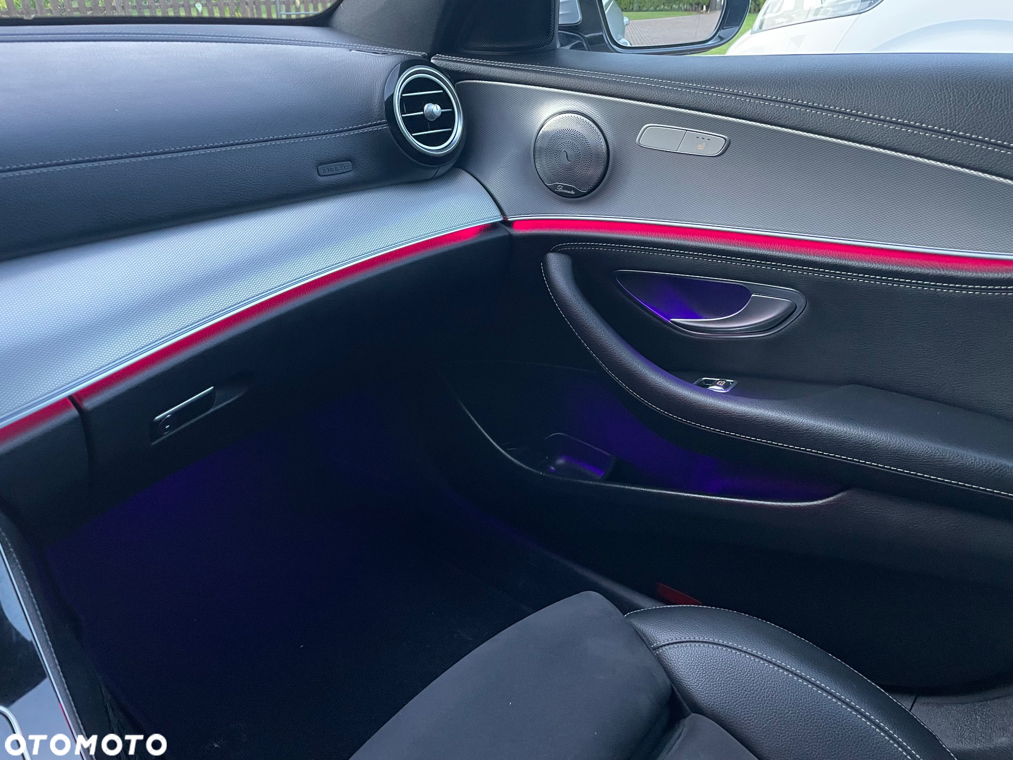 Mercedes-Benz Klasa E 220 d 4Matic T 9G-TRONIC AMG Line - 40