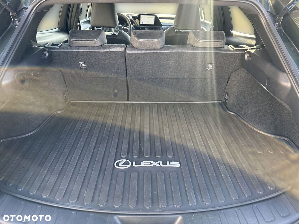 Lexus UX 300h Business - 16