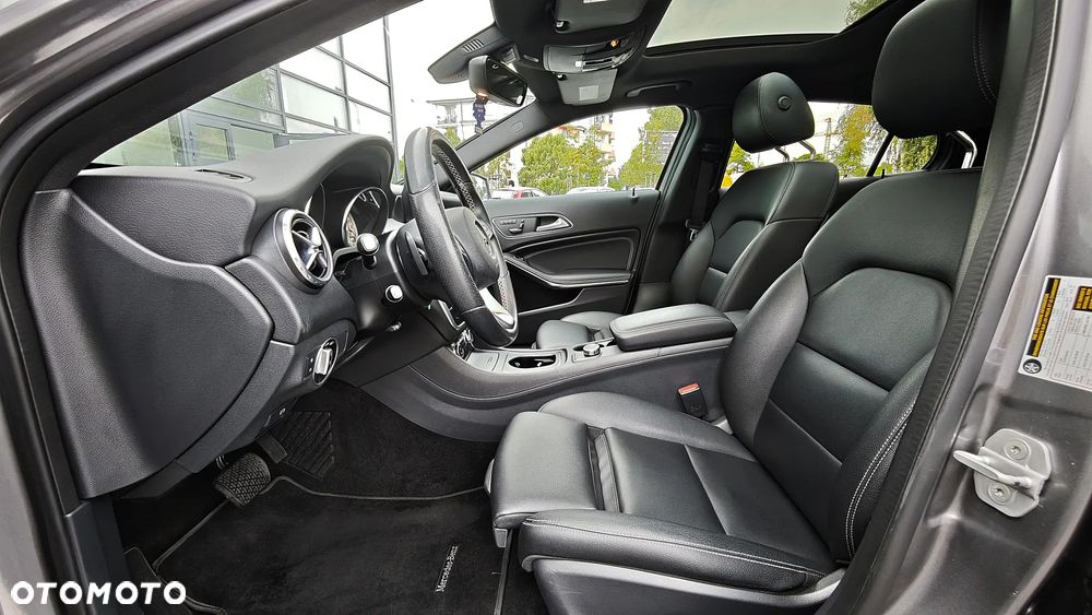 Mercedes-Benz GLA - 27