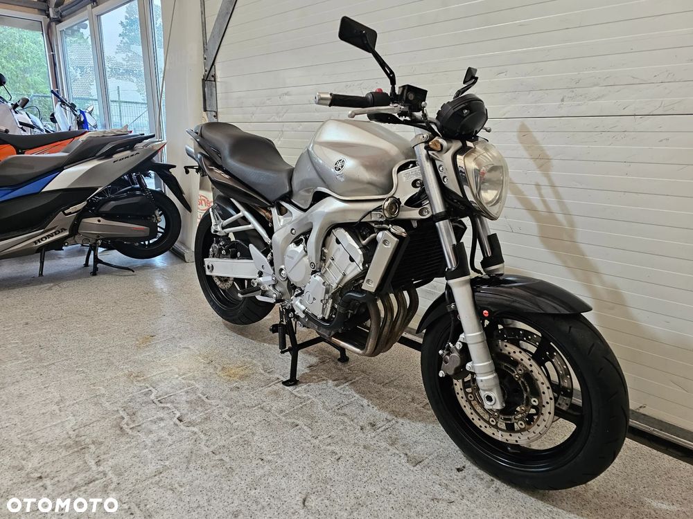 Yamaha FZ - 19