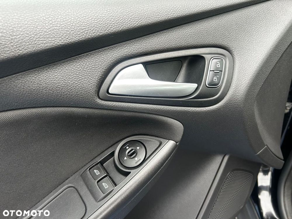 Ford Focus 1.6 Trend - 19