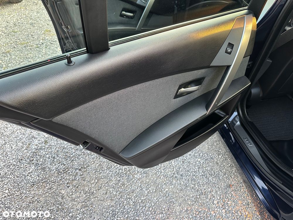 BMW Seria 5 525i - 30