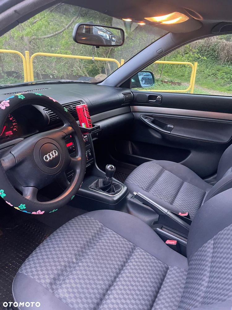 Audi A4 Limousine - 4