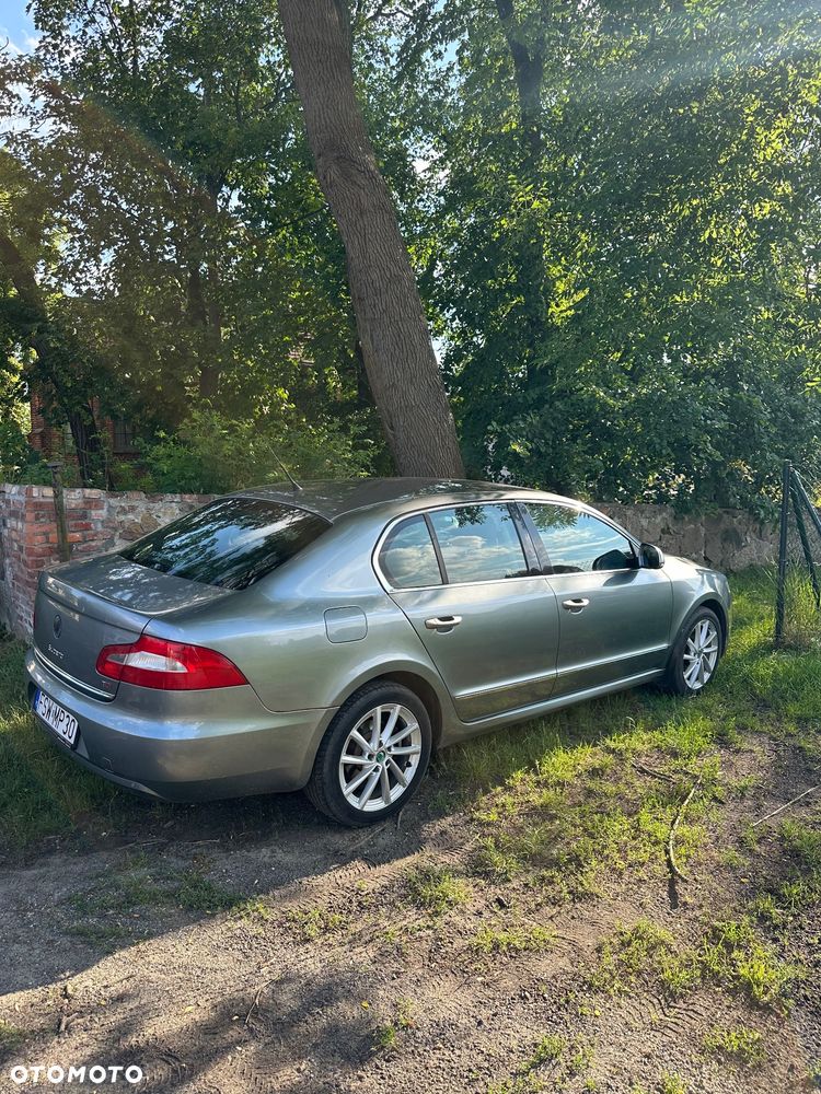 Skoda Superb 2.0 TDI DSG Ambition - 2