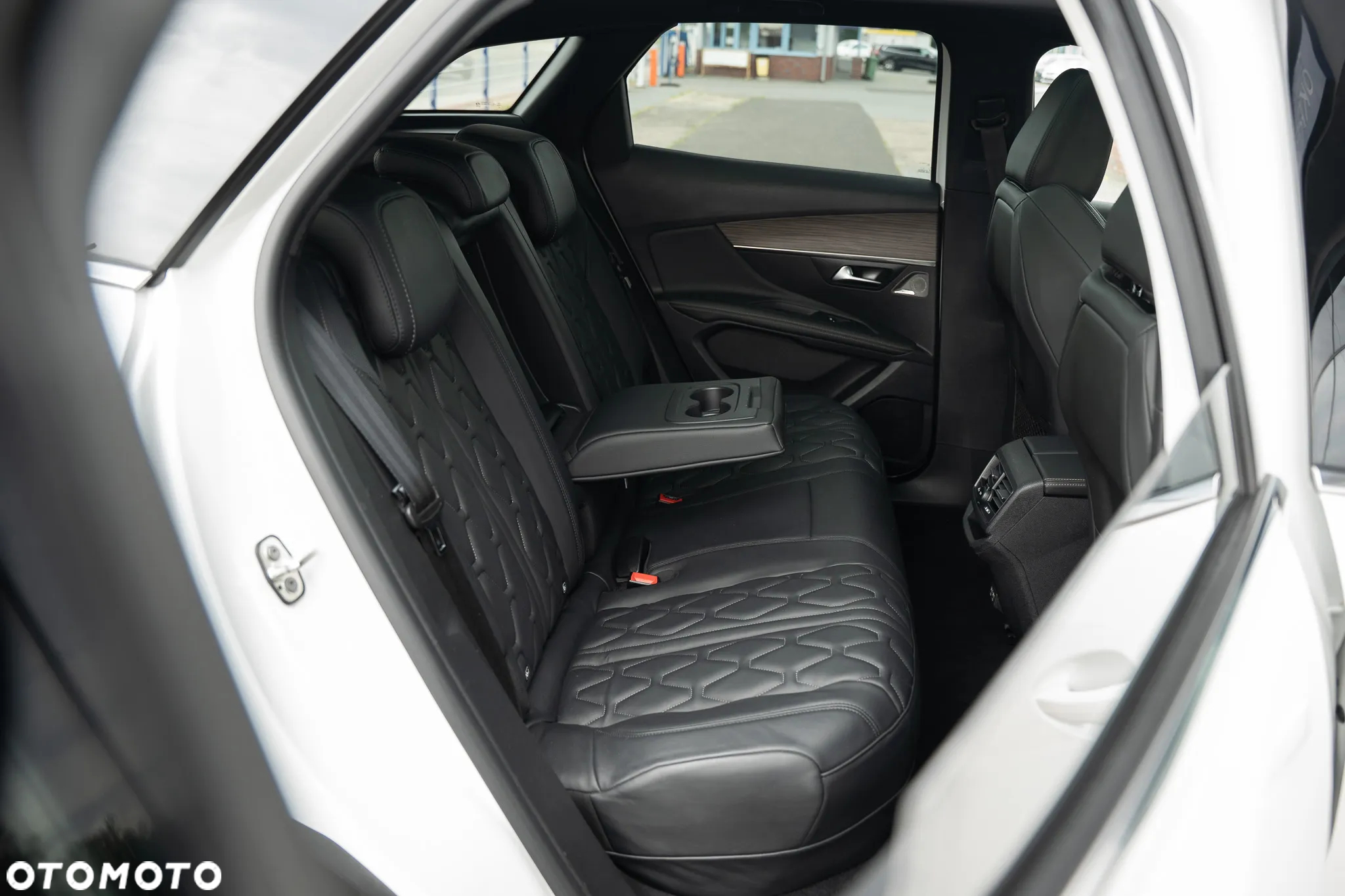 Peugeot 3008 Hybrid4 300 e-EAT8 GT - 34