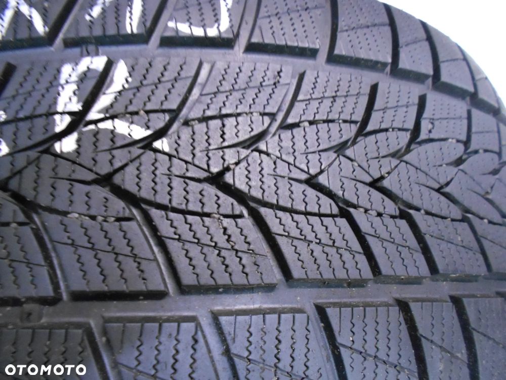 OPONA POJEDYNKA 255/45R19 TRISTAR SNOWPOWER UHP DOT 2822 8MM - 2