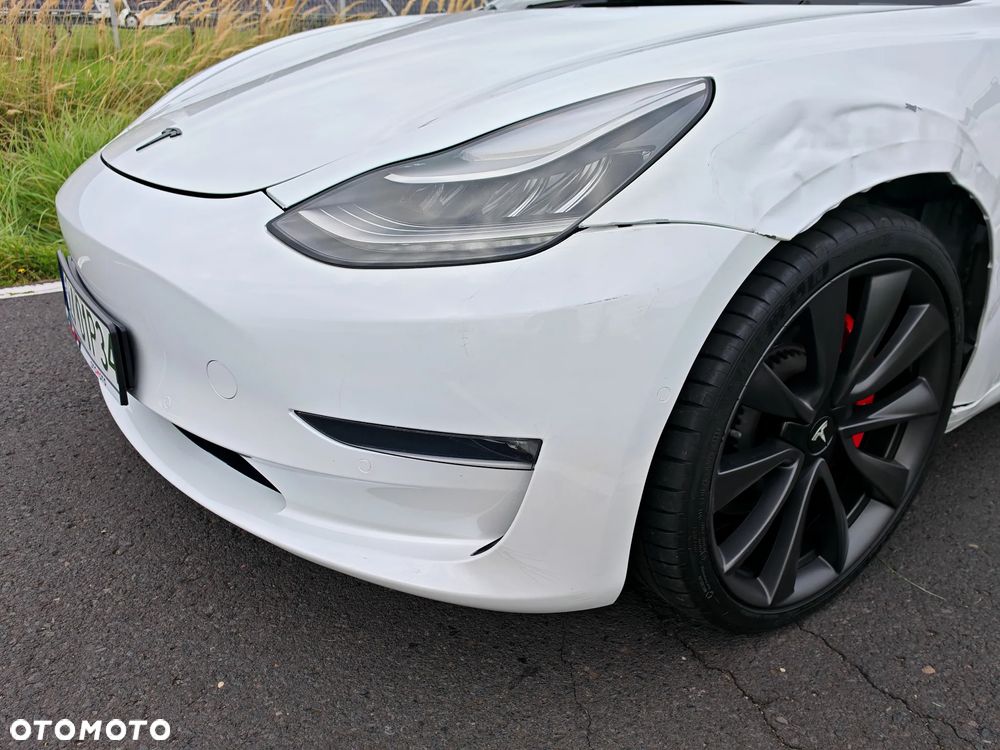 Tesla Model 3 - 4