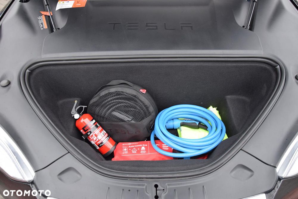 Tesla Model S - 21