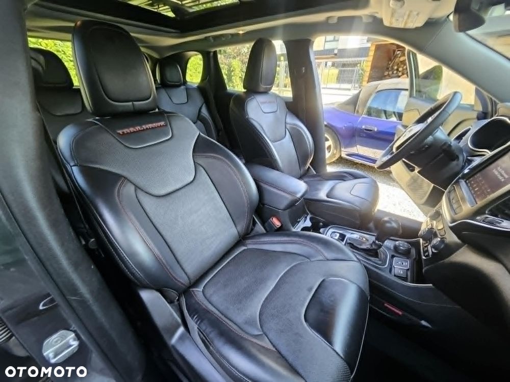 Jeep Cherokee - 10